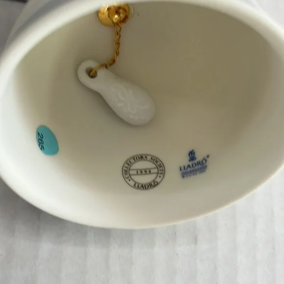 Lladro porcelain bell. Winter Bell. 1994.
Approximately 3” x 3” - Picture 5 of 5